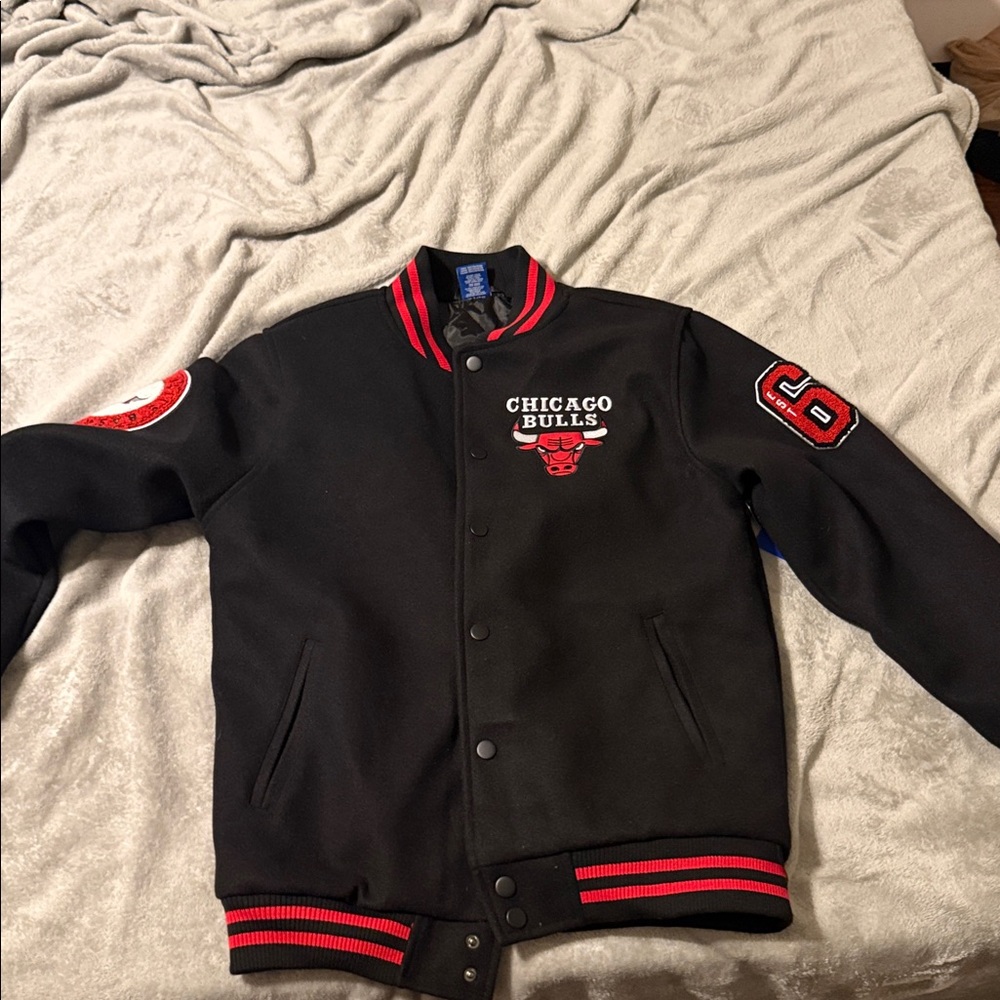 Pro Standard Chicago Bulls Crest Emblem Rib Wool Varsity Jacket